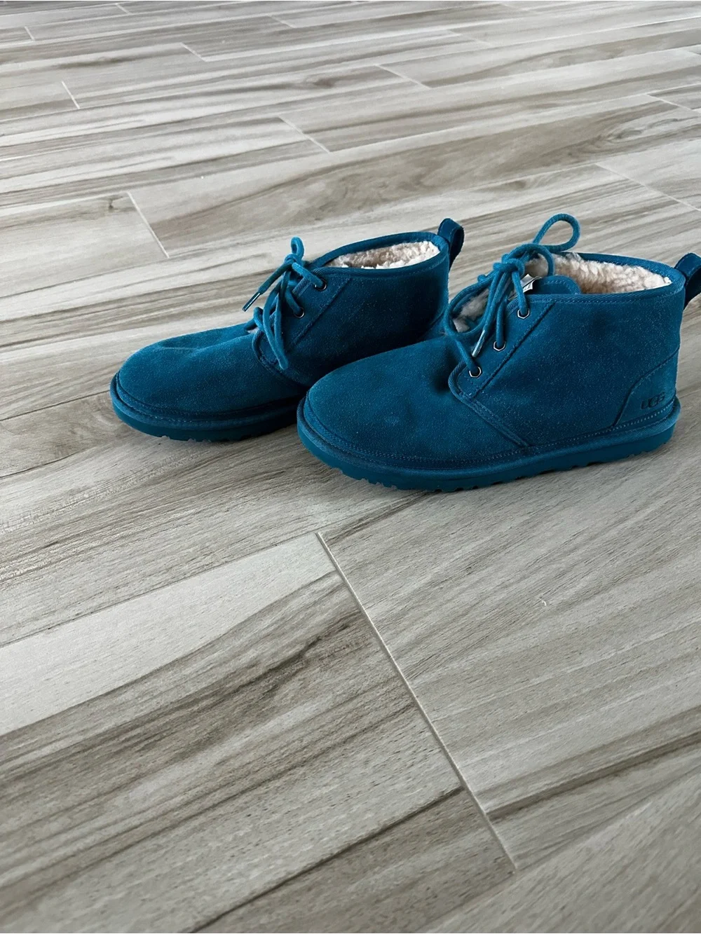 Men's UGG Teal Suede Fleece-Lined Chukka Boots, Size 9